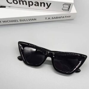 Lentes vintage negros abiertos